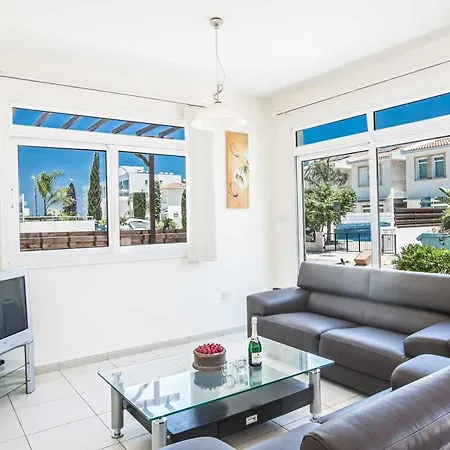 Delfini 27 Protarász